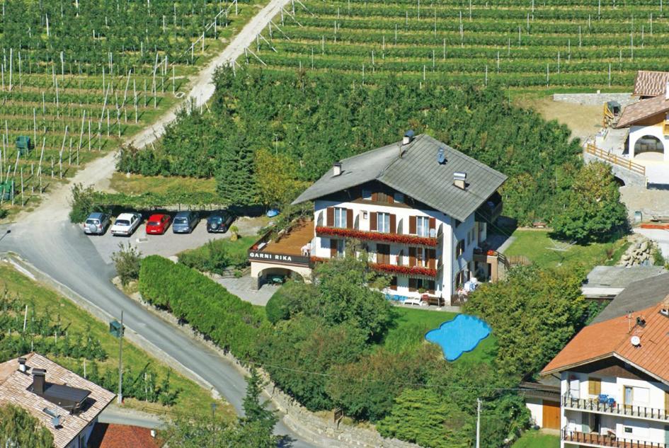 Bed and Breakfast Garni Rika Парчинес Экстерьер фото