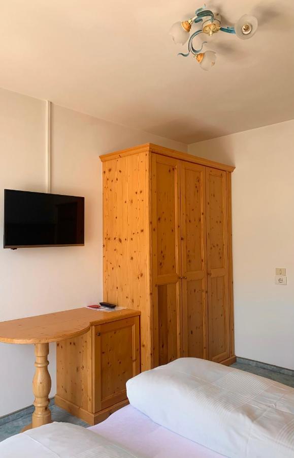 Bed and Breakfast Garni Rika Парчинес Экстерьер фото